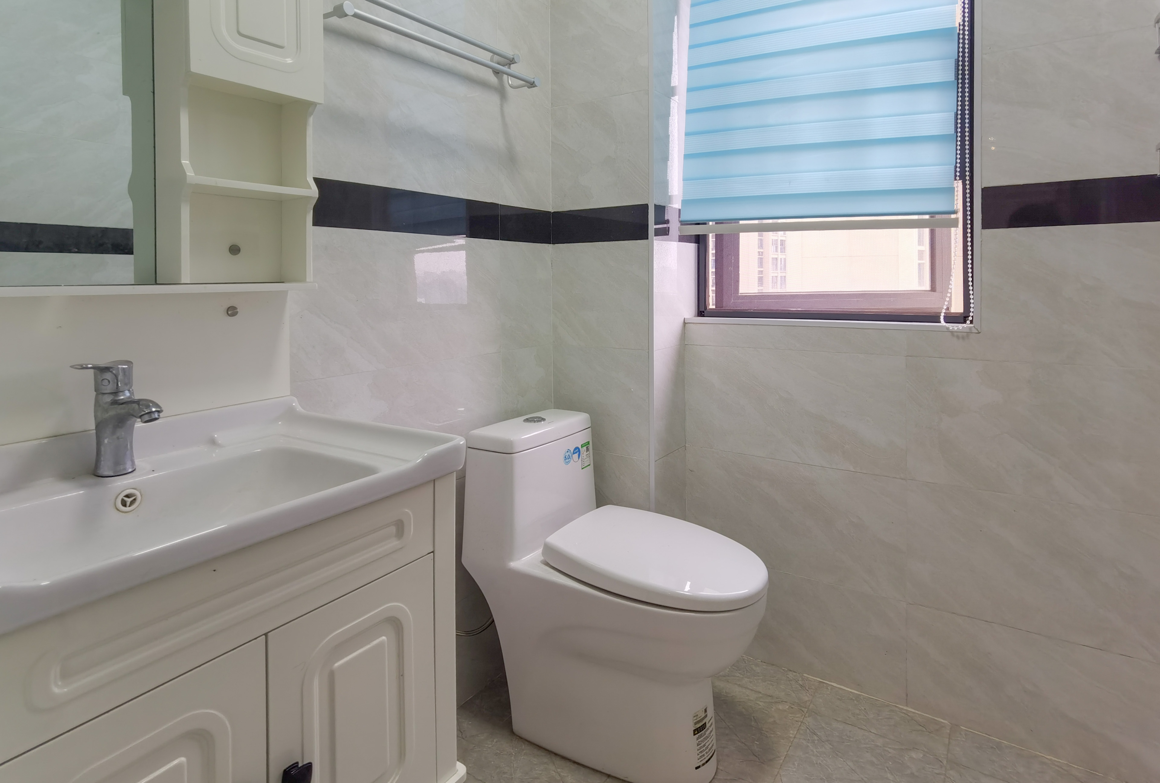 经世龙城 3室2厅2卫 75.0万 经世龙城 3室2厅2卫 75.0万客厅