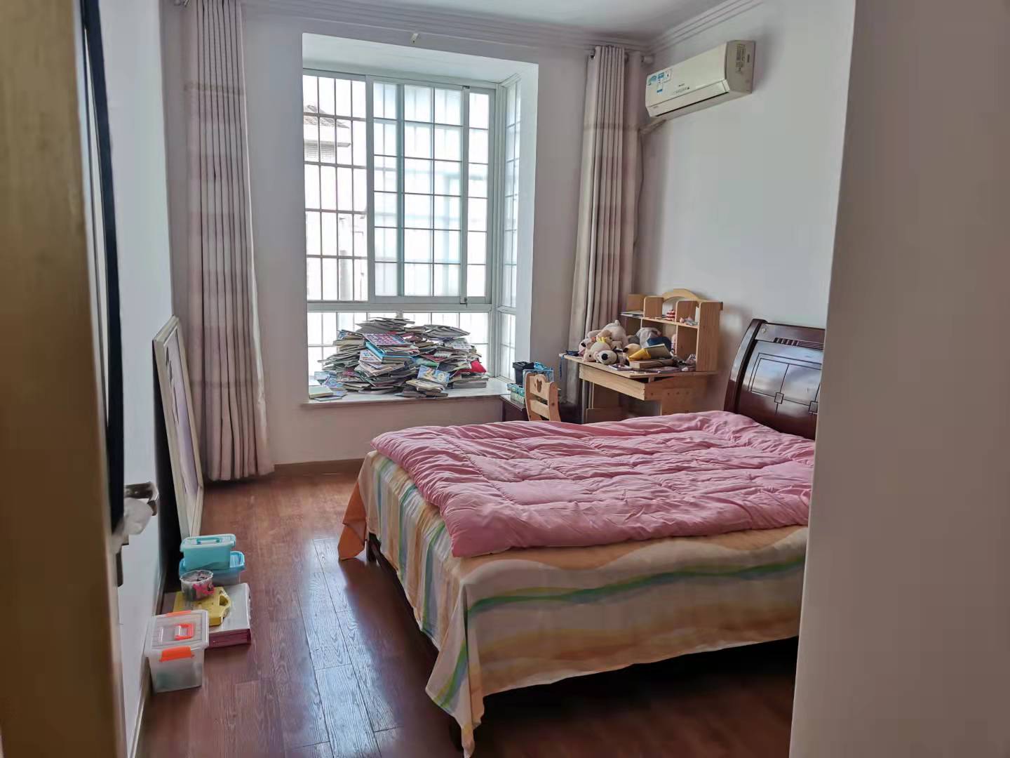 丽景港湾 6室2厅3卫 58.0万 丽景港湾 6室2厅3卫 58.0万卧室