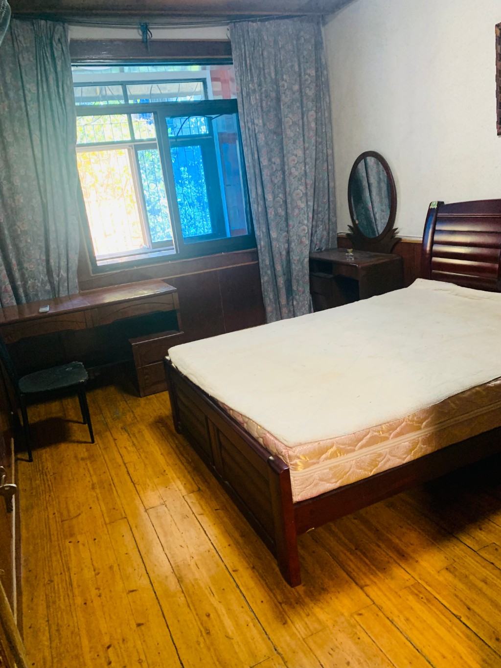 花园一村  2室1厅1卫    1300.0元/月 花园一村  2室1厅1卫    1300.0元/月室内图