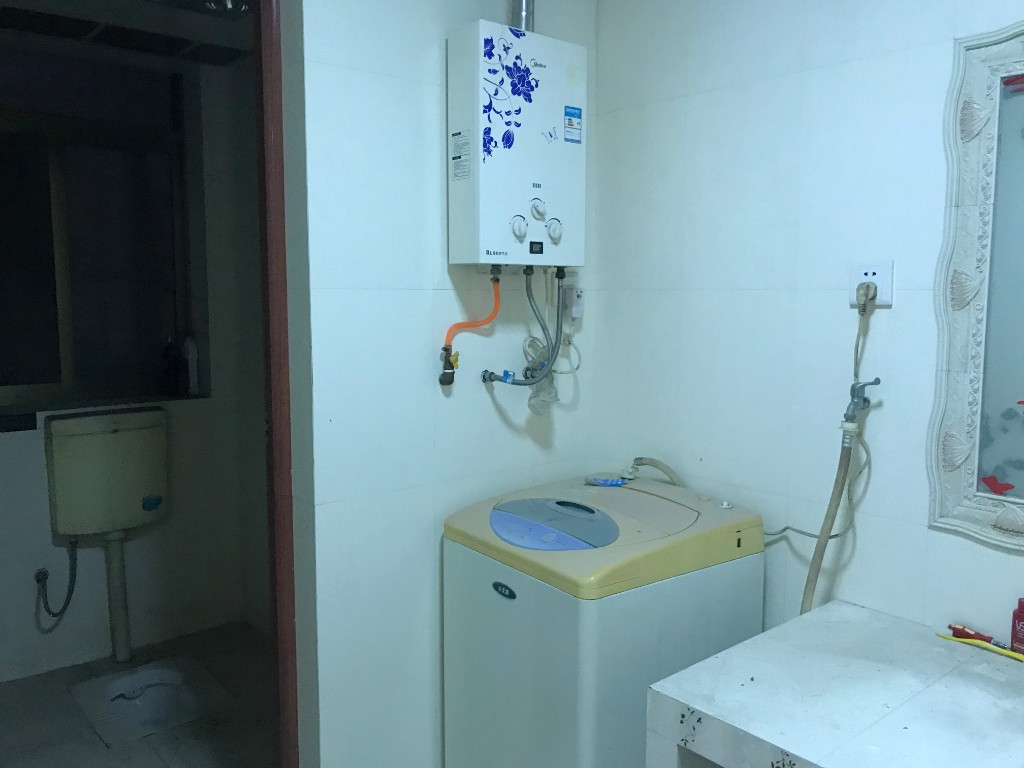 红星小区  3室2厅1卫    2200.0元/月 红星小区  3室2厅1卫    2200.0元/月室内图