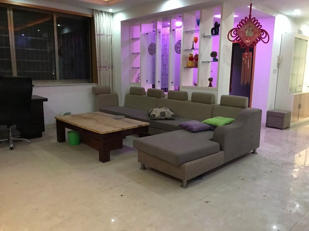 红星小区  3室2厅1卫    2200.0元/月 红星小区  3室2厅1卫    2200.0元/月室内图