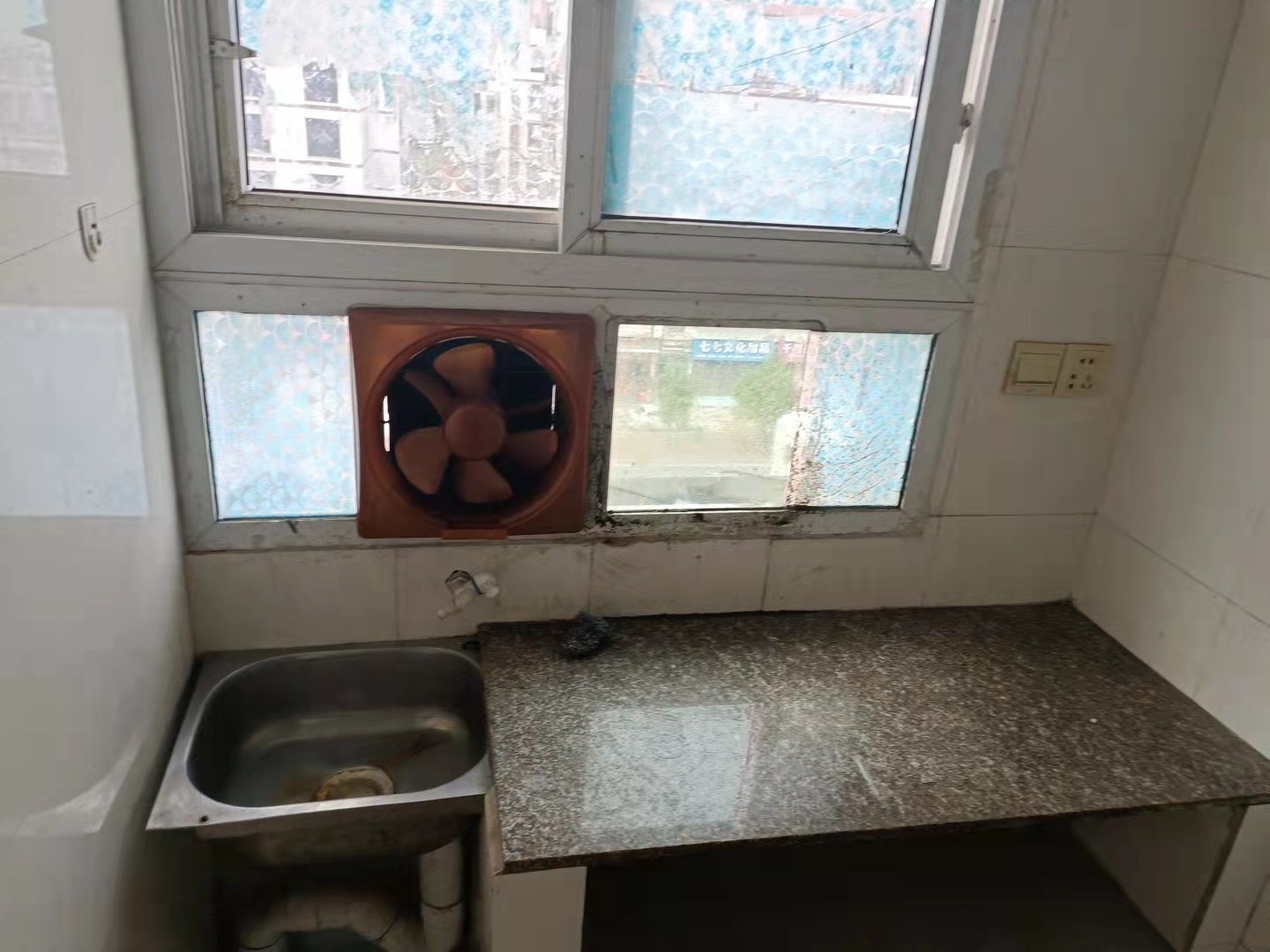 羊舞岭小区  1室0厅1卫    500.0元/月 羊舞岭小区  1室0厅1卫    500.0元/月