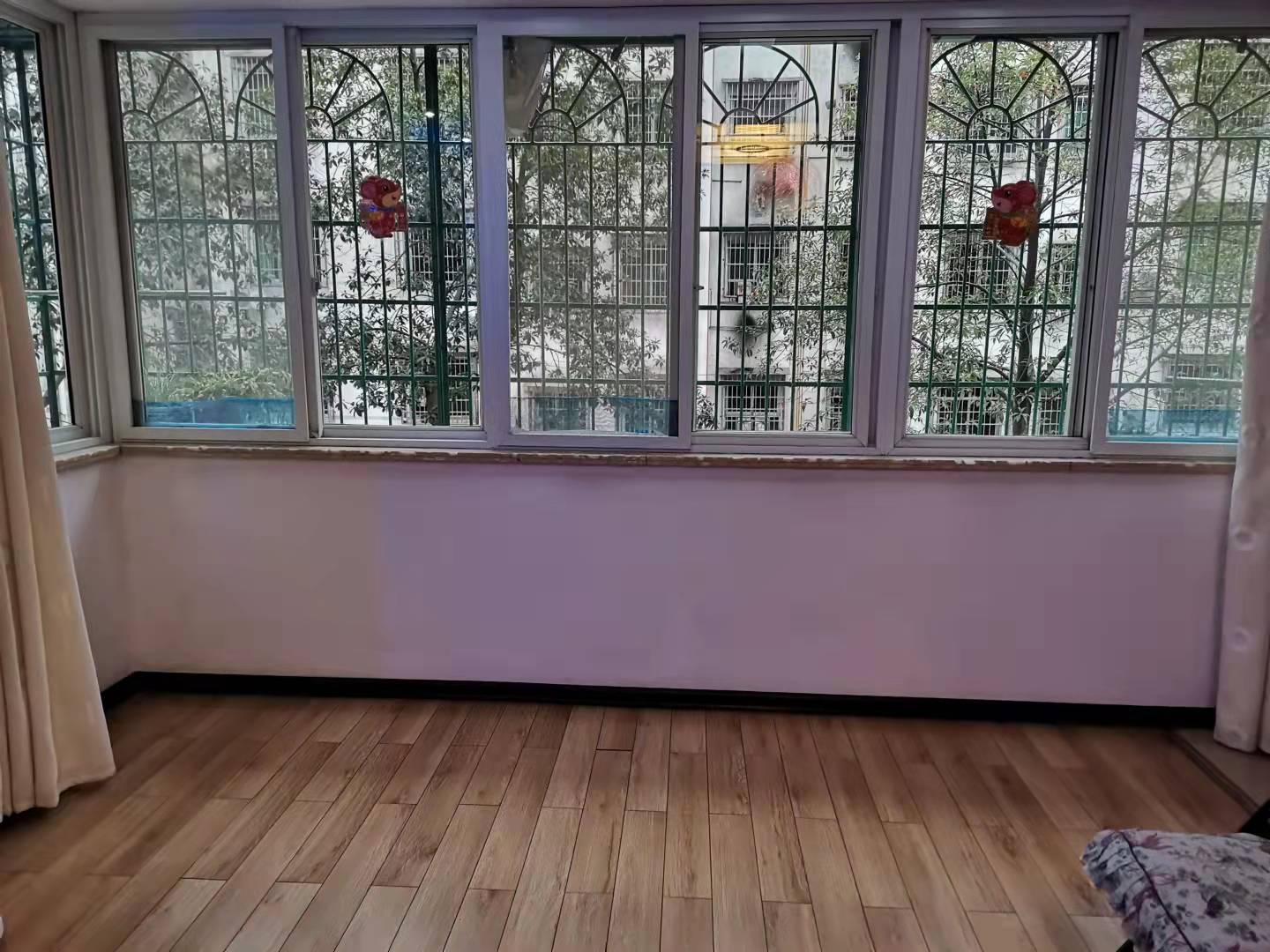 丽景港湾 6室2厅3卫 58.0万 丽景港湾 6室2厅3卫 58.0万阳台