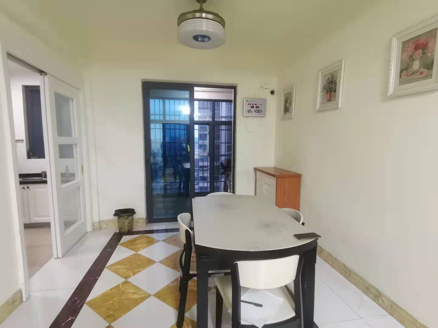 碧桂园 4室2厅2卫 2400.0元/月 碧桂园 4室2厅2卫 2400.0元/月室内图