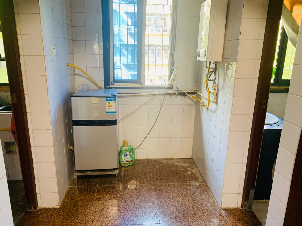 花园一村  2室1厅1卫    1300.0元/月 花园一村  2室1厅1卫    1300.0元/月室内图