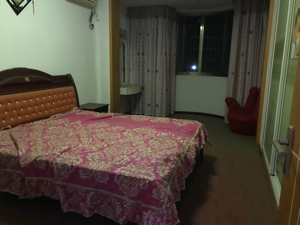 红星小区  3室2厅1卫    2200.0元/月 红星小区  3室2厅1卫    2200.0元/月室内图