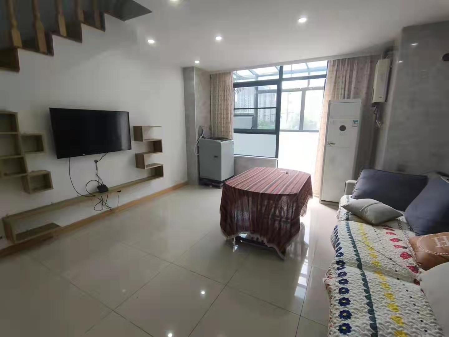 桃花缘 1室1厅2卫 1500.0元/月 桃花缘 1室1厅2卫 1500.0元/月室内图