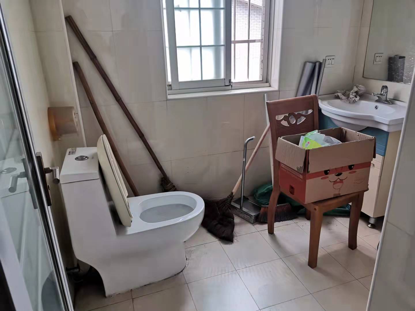 丽景港湾 6室2厅3卫 58.0万 丽景港湾 6室2厅3卫 58.0万卫生间