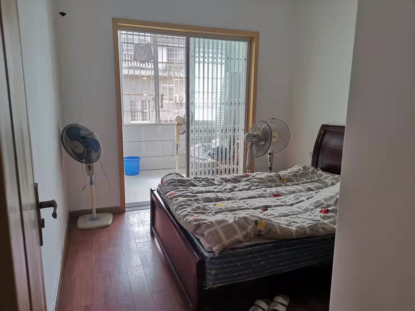 丽景港湾 6室2厅3卫 58.0万 丽景港湾 6室2厅3卫 58.0万卧室