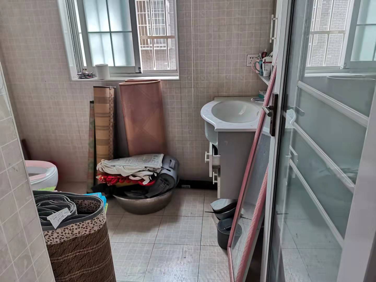 丽景港湾 6室2厅3卫 58.0万 丽景港湾 6室2厅3卫 58.0万卫生间