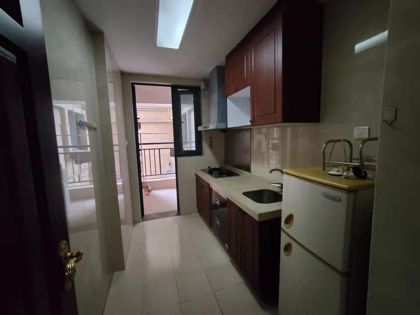 恒大名都  1室1厅1卫    2000.0元/月 恒大名都  1室1厅1卫    2000.0元/月室内图1