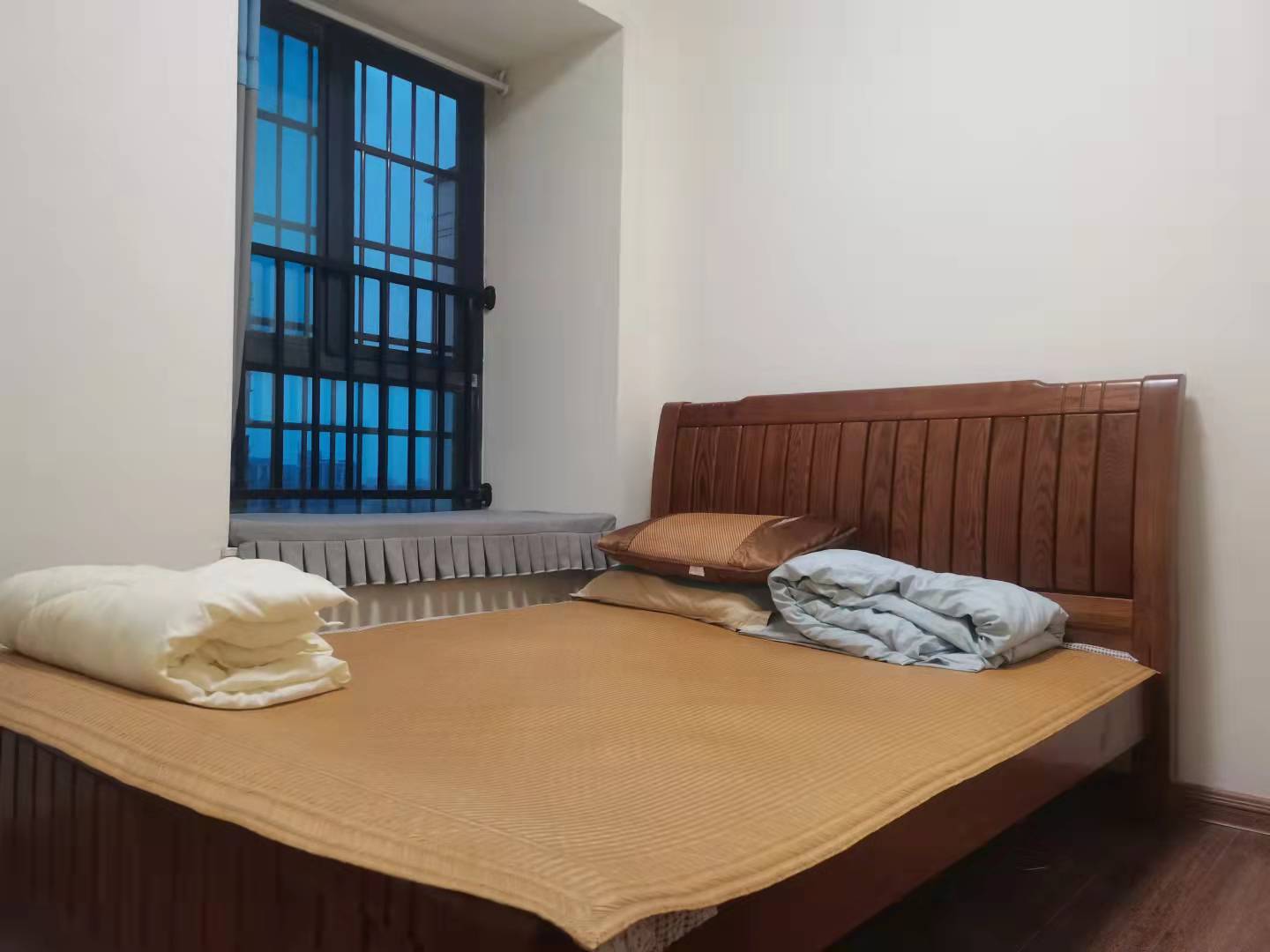 碧桂园 4室2厅2卫 2400.0元/月 碧桂园 4室2厅2卫 2400.0元/月室内图