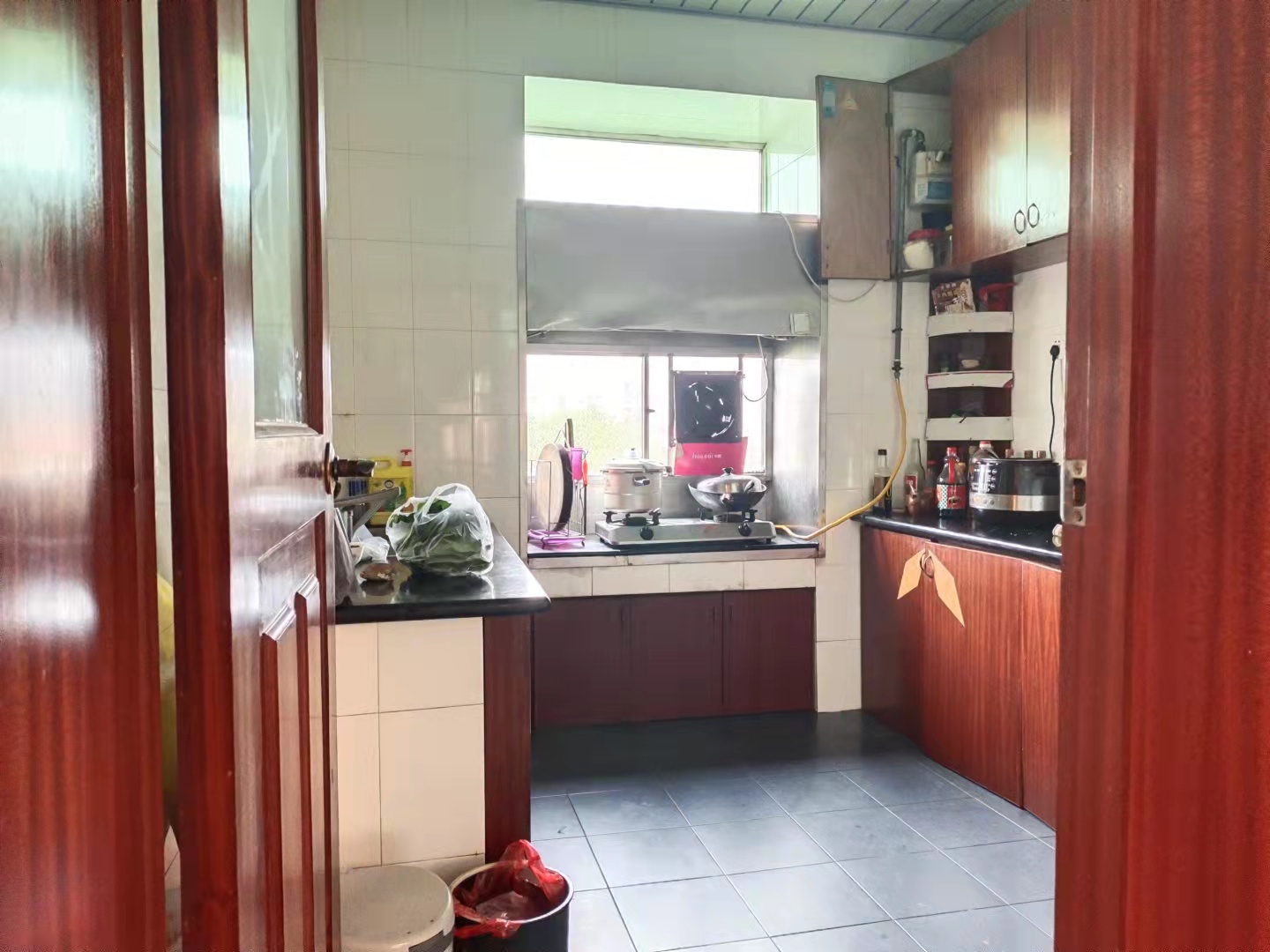 珠江花园 4室2厅1卫 97.0万 珠江花园 4室2厅1卫 97.0万客厅