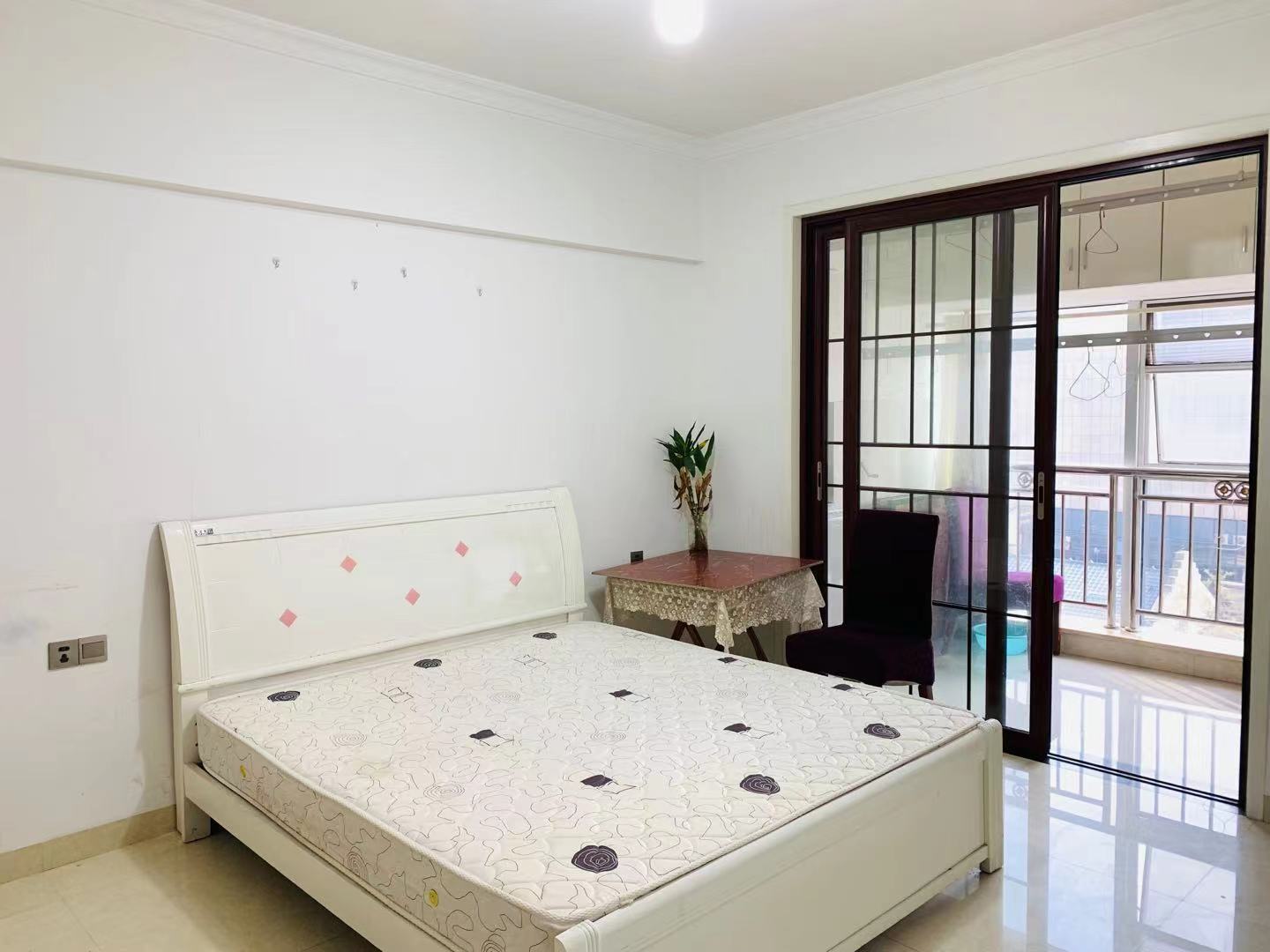 泽云广场 2室2厅1卫 2000.0元/月 泽云广场 2室2厅1卫 2000.0元/月室内图