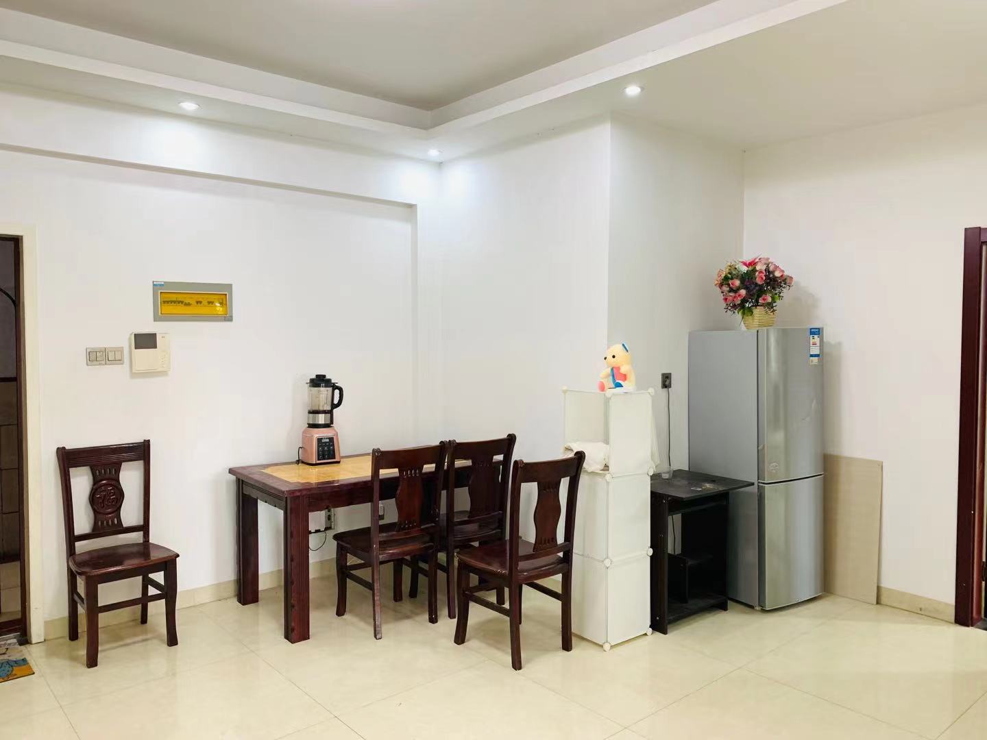 泽云广场 2室2厅1卫 2000.0元/月 泽云广场 2室2厅1卫 2000.0元/月室内图