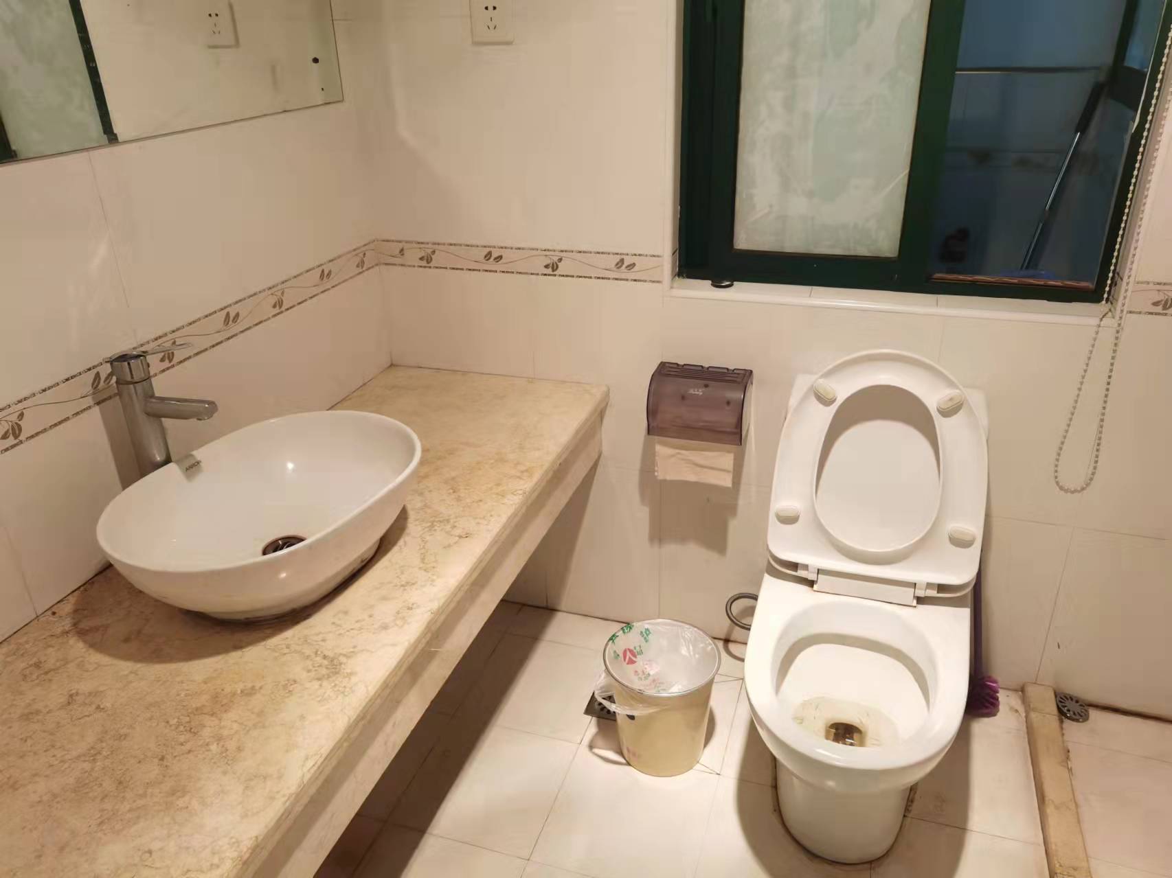 雅士林湘苑一期  3室2厅2卫    1600.0元/月 雅士林湘苑一期  3室2厅2卫    1600.0元/月室内图