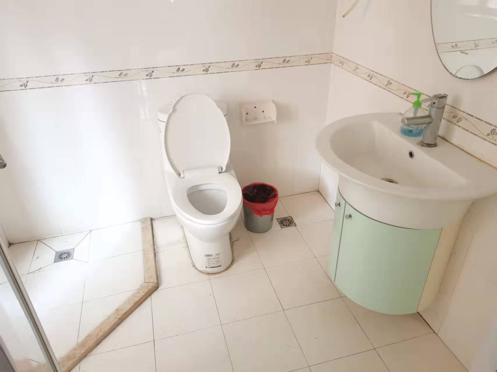 雅士林湘苑一期  3室2厅2卫    1600.0元/月 雅士林湘苑一期  3室2厅2卫    1600.0元/月室内图