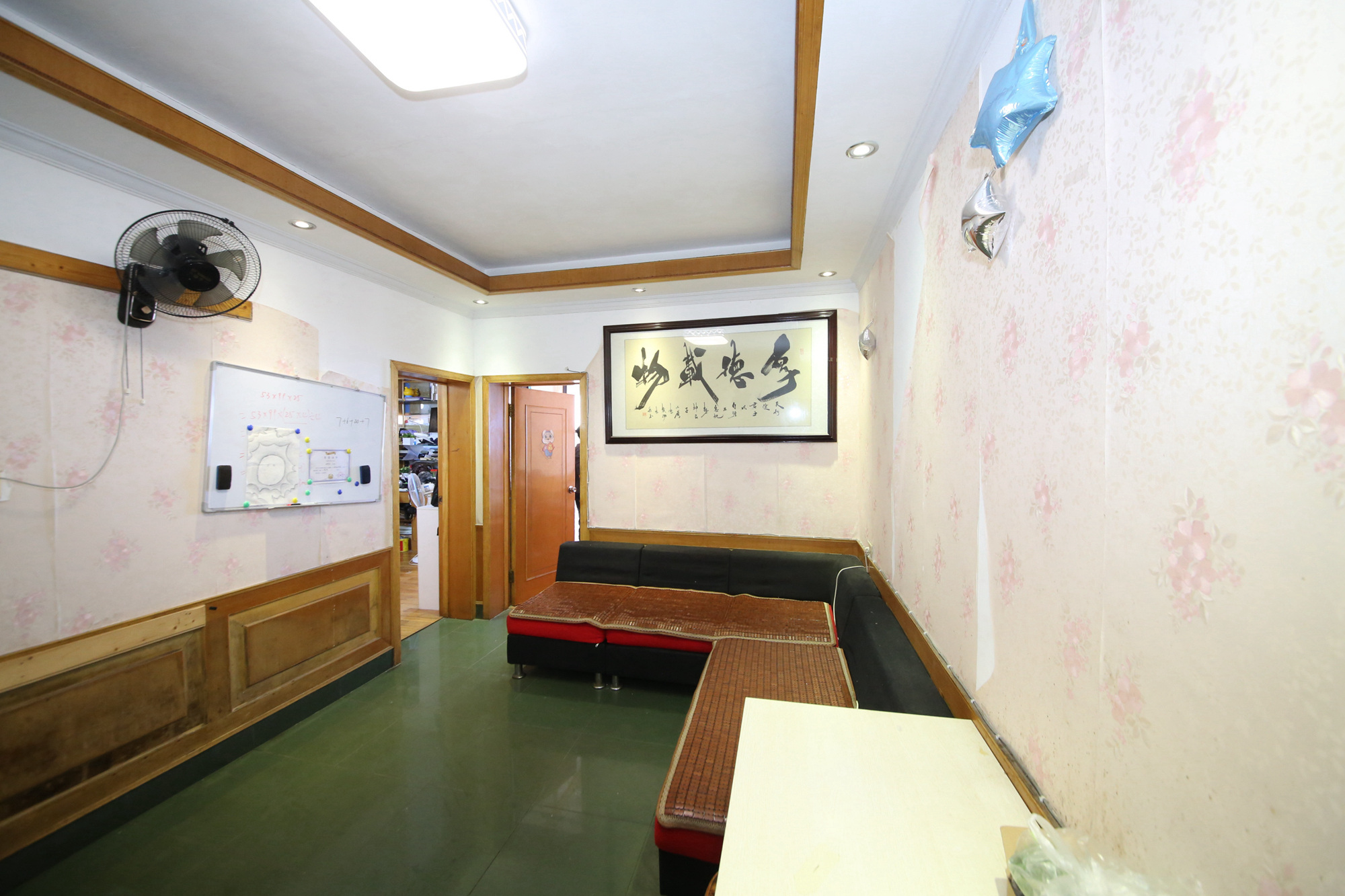 东进小区  2室2厅1卫   36.00万客厅