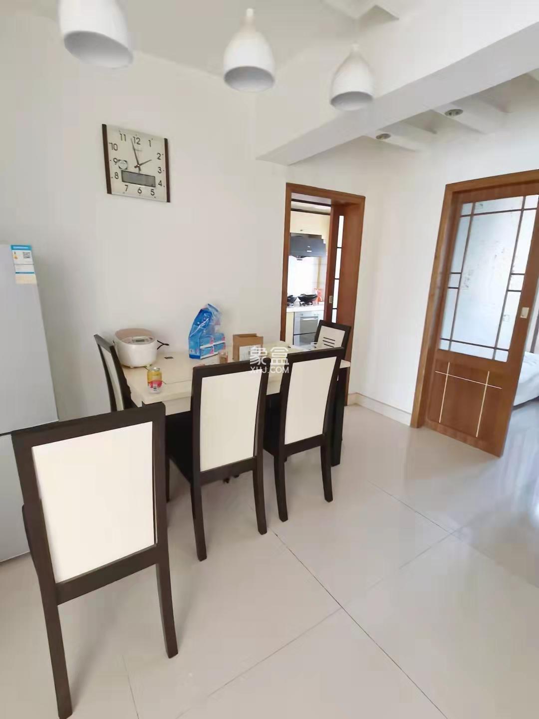 湘银嘉园 4室2厅2卫 4500.0元/月 湘银嘉园 4室2厅2卫 4500.0元/月室内图