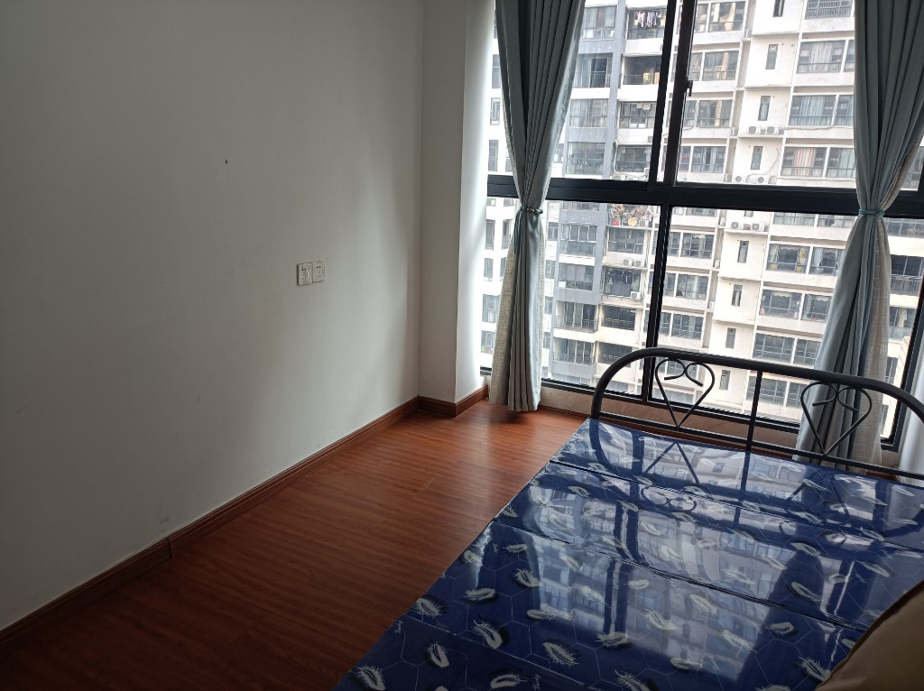 珠江愉景新城  3室2厅1卫    1800.0元/月室内图