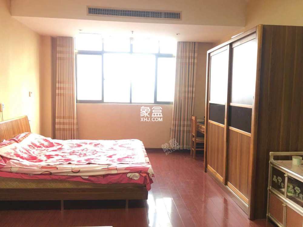 西湖公寓  1室1厅1卫    1300.0元/月