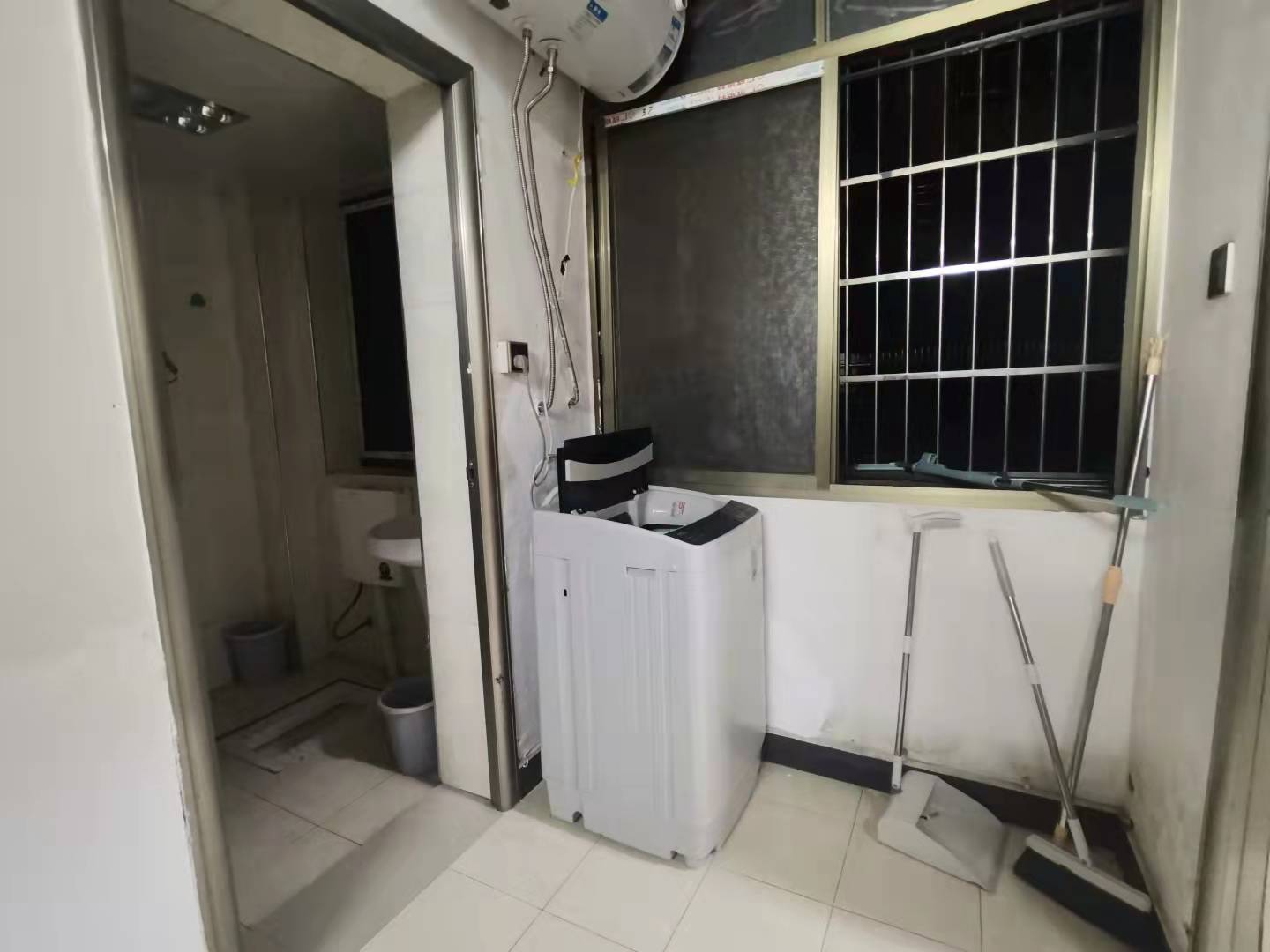 大桃路鑫桃苑安置小区 1室1厅1卫 1000.0元/月 大桃路鑫桃苑安置小区 1室1厅1卫 1000.0元/月室内图