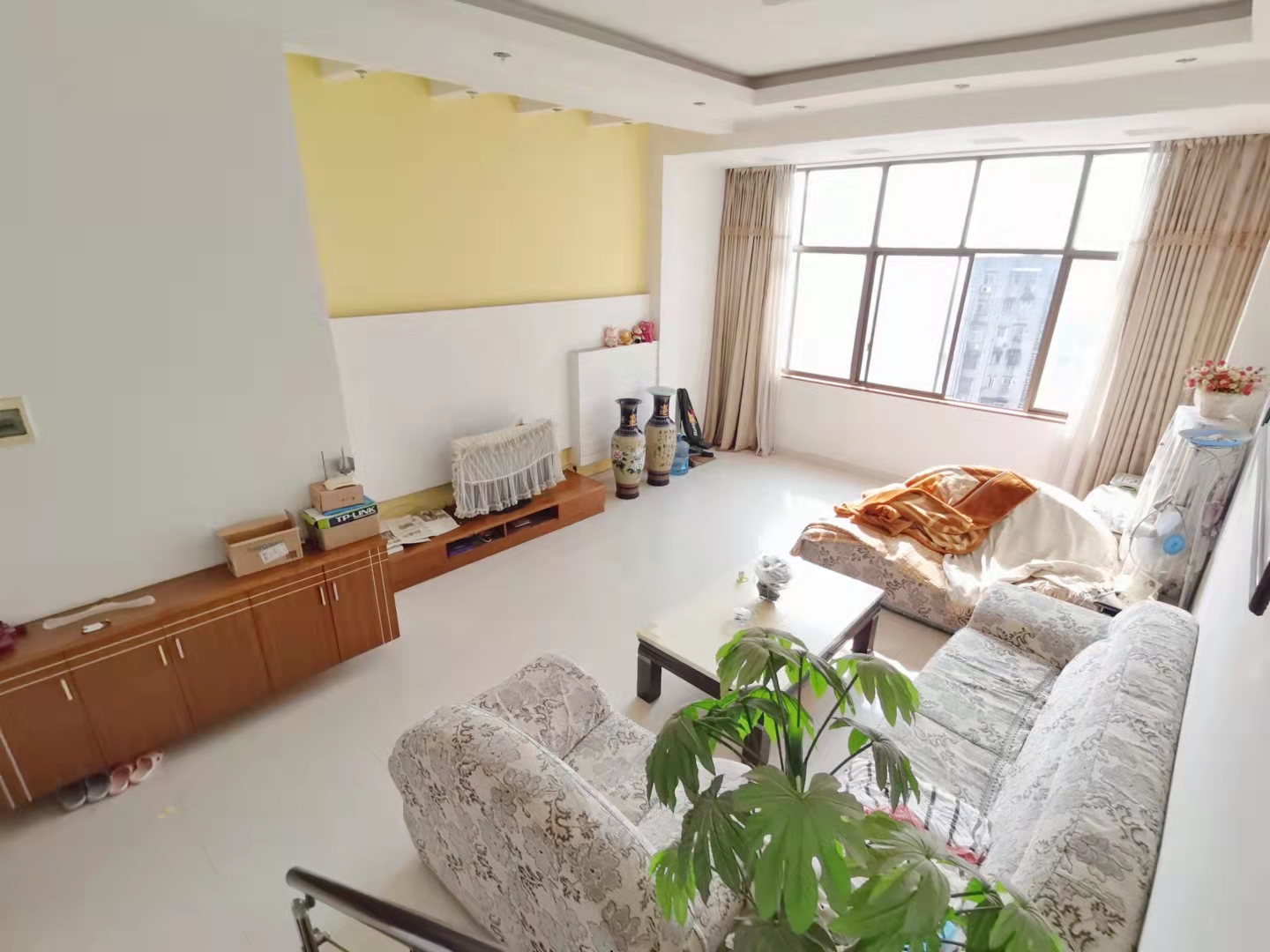 湘銀嘉園  4室2廳2衛(wèi)    4500.0元/月室內(nèi)圖