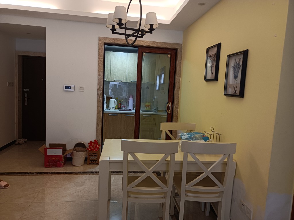 珠江愉景新城  3室2厅1卫    1800.0元/月室内图