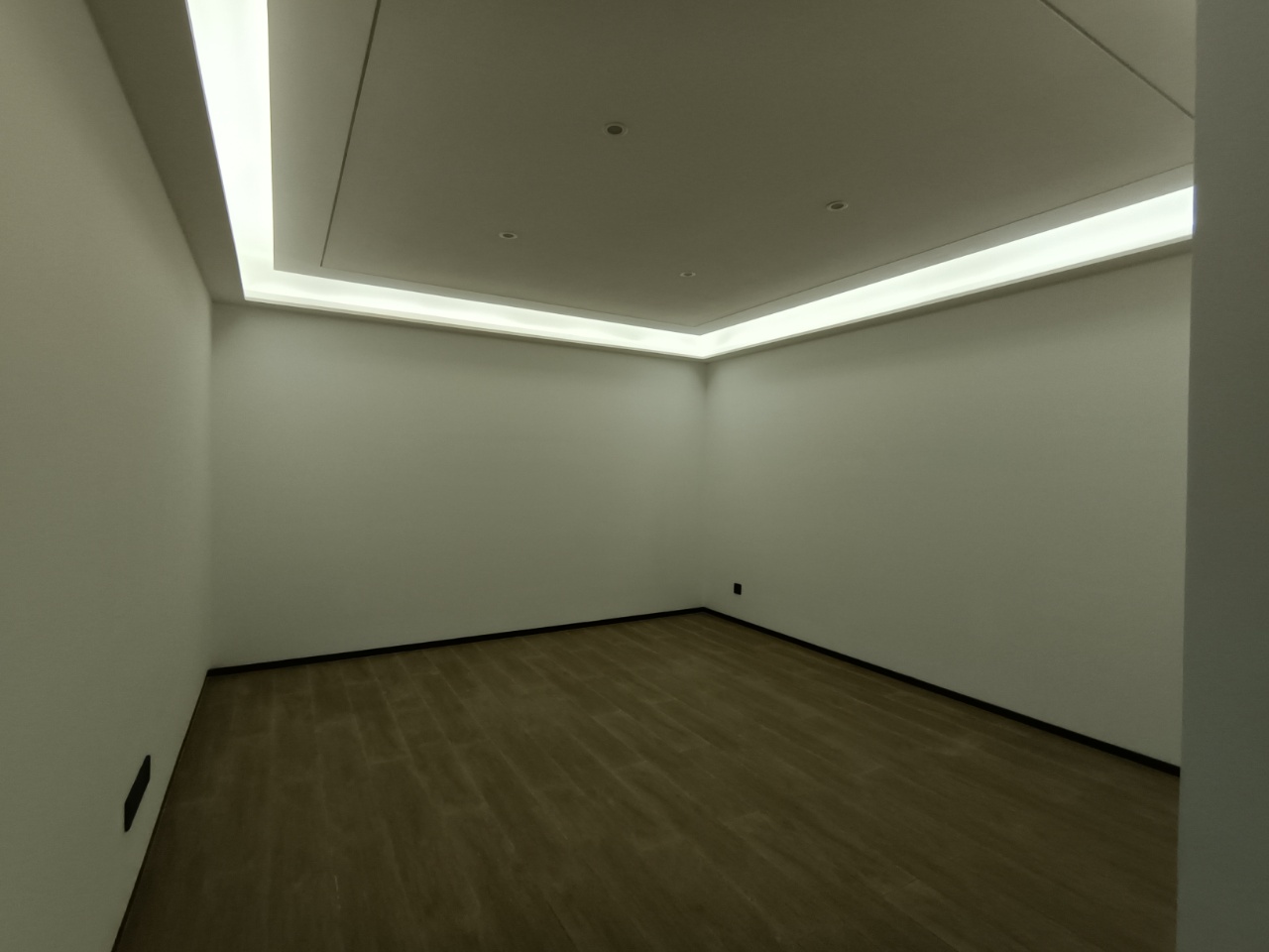 北辰府  5室3厅2卫    700.0万 北辰府  5室3厅2卫    700.0万客厅