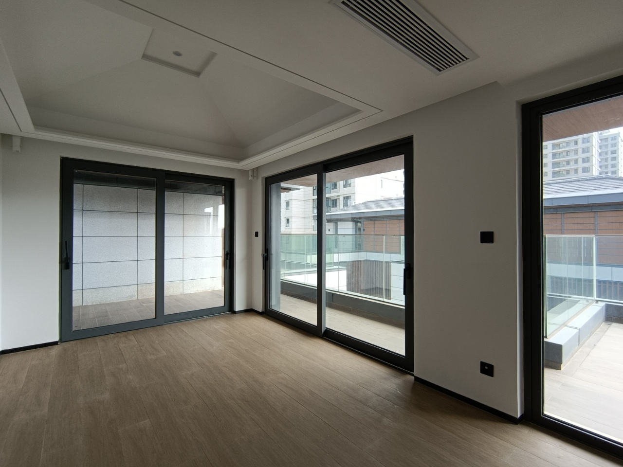 北辰府  5室3厅2卫    700.0万 北辰府  5室3厅2卫    700.0万客厅