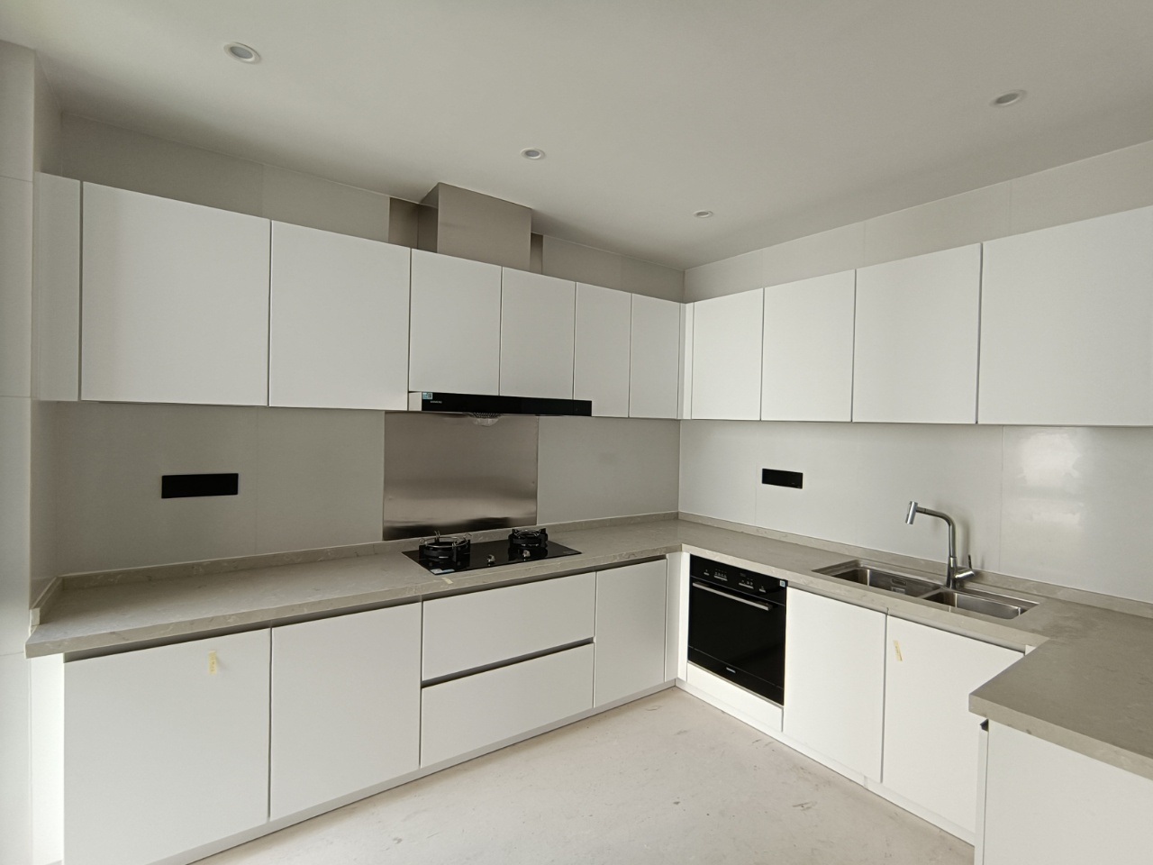 北辰府  5室3厅2卫    700.0万 北辰府  5室3厅2卫    700.0万客厅