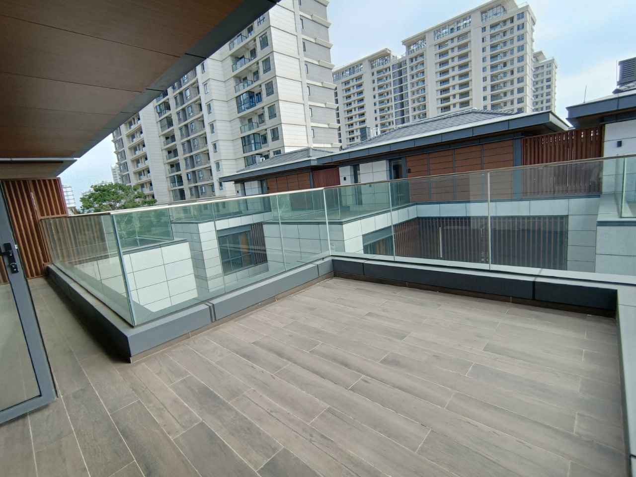 北辰府  5室3厅2卫    700.0万 北辰府  5室3厅2卫    700.0万客厅