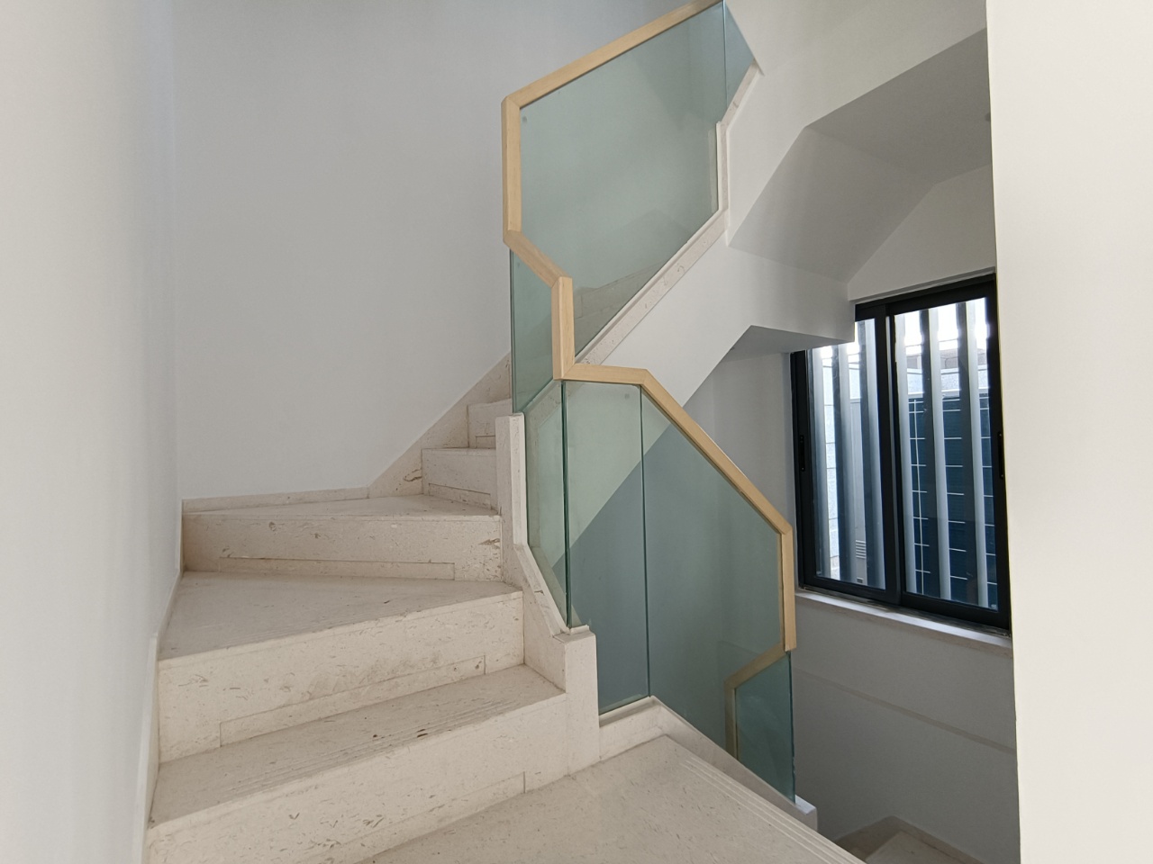 北辰府  5室3厅2卫    700.0万 北辰府  5室3厅2卫    700.0万客厅