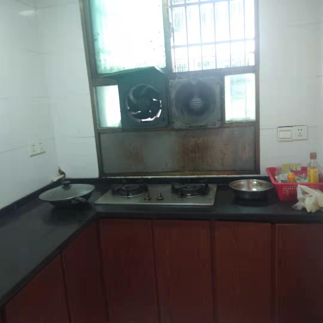 橡胶机家属区  2室1厅1卫    650.0元/月 橡胶机家属区  2室1厅1卫    650.0元/月室内图