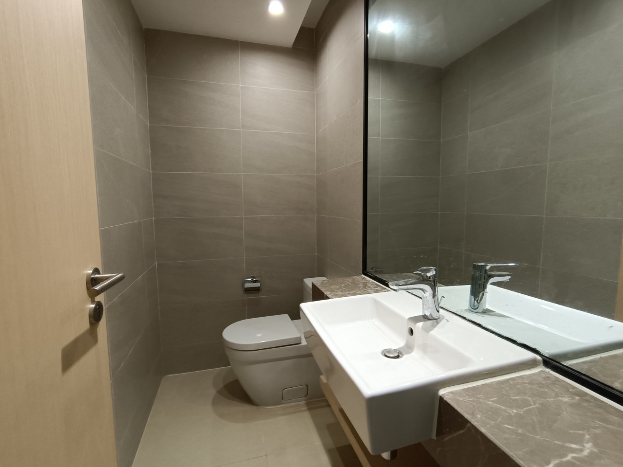 北辰府  5室3厅2卫    700.0万 北辰府  5室3厅2卫    700.0万客厅