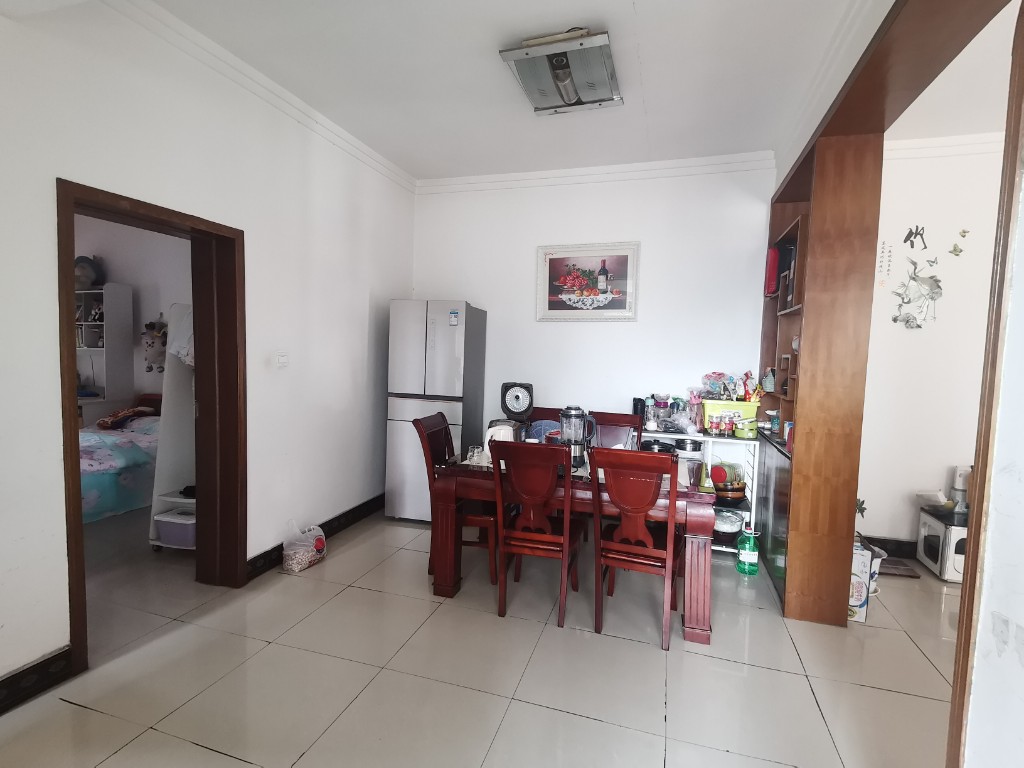 天富花园 2室2厅1卫 37.8万 天富花园 2室2厅1卫 37.8万客厅