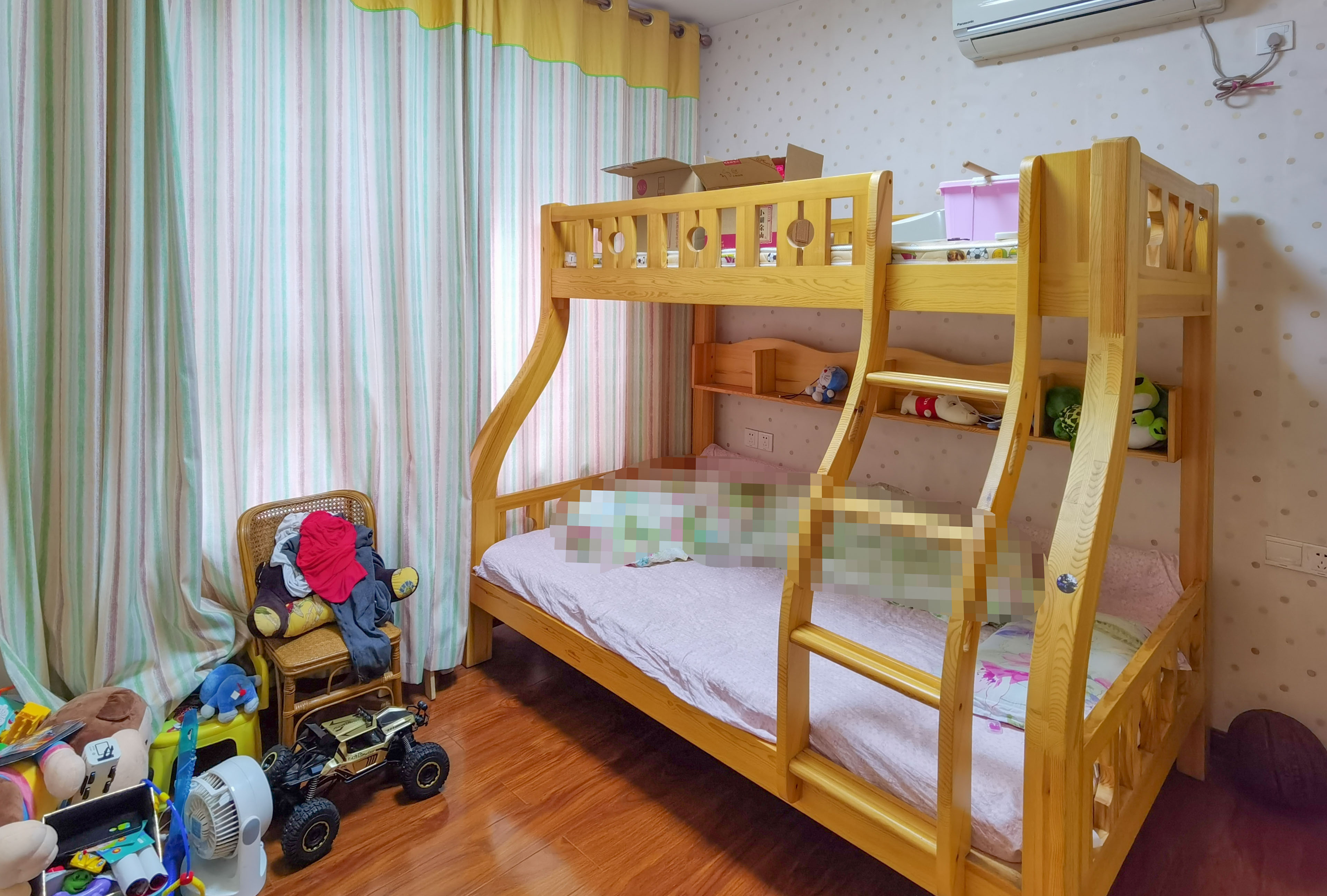 尚格名城万家理想  4室2厅2卫    71.8万 尚格名城万家理想  4室2厅2卫    71.8万客厅