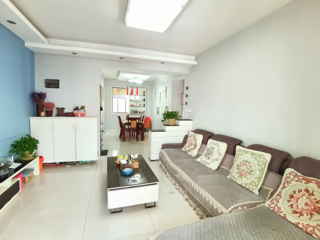 景秀名园  3室2厅1卫    42.0万 景秀名园  3室2厅1卫    42.0万客厅