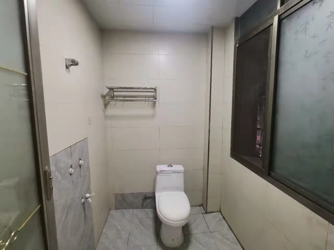羊舞岭小区  4室4厅1卫   1400.00元/月室内图