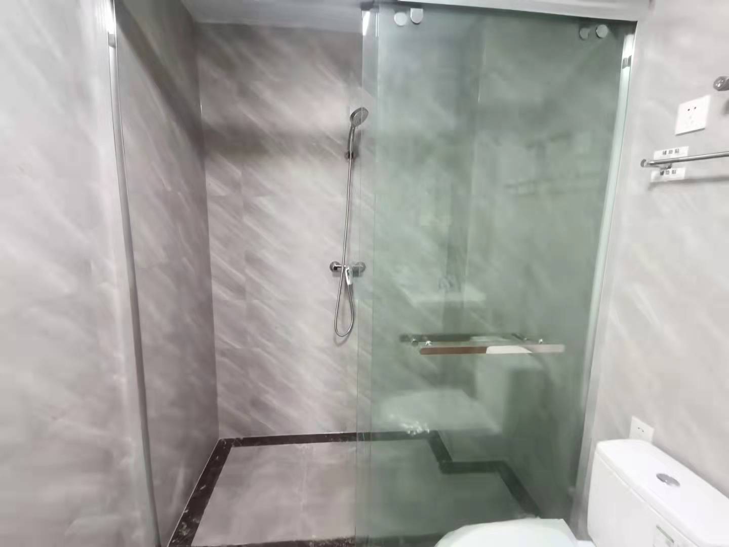 世茂铂曼  1室1厅1卫   3500.00元/月室内图