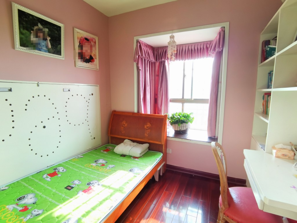 景秀名园  3室2厅1卫    42.0万 景秀名园  3室2厅1卫    42.0万客厅