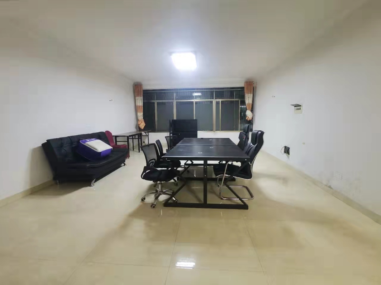 羊舞岭小区 4室4厅1卫 1400.0元/月 羊舞岭小区 4室4厅1卫 1400.0元/月室内图