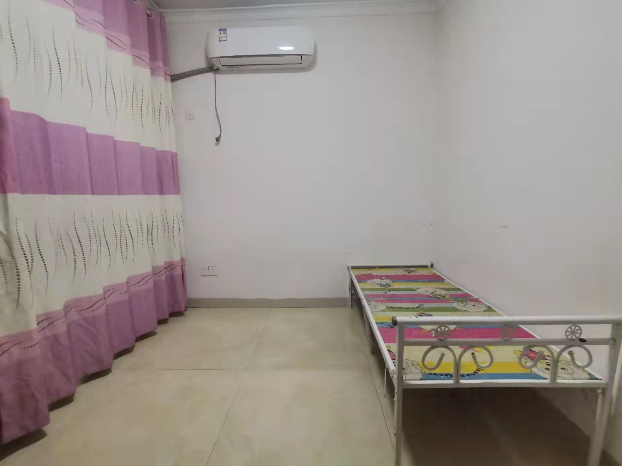 羊舞岭小区 4室4厅1卫 1400.0元/月 羊舞岭小区 4室4厅1卫 1400.0元/月室内图