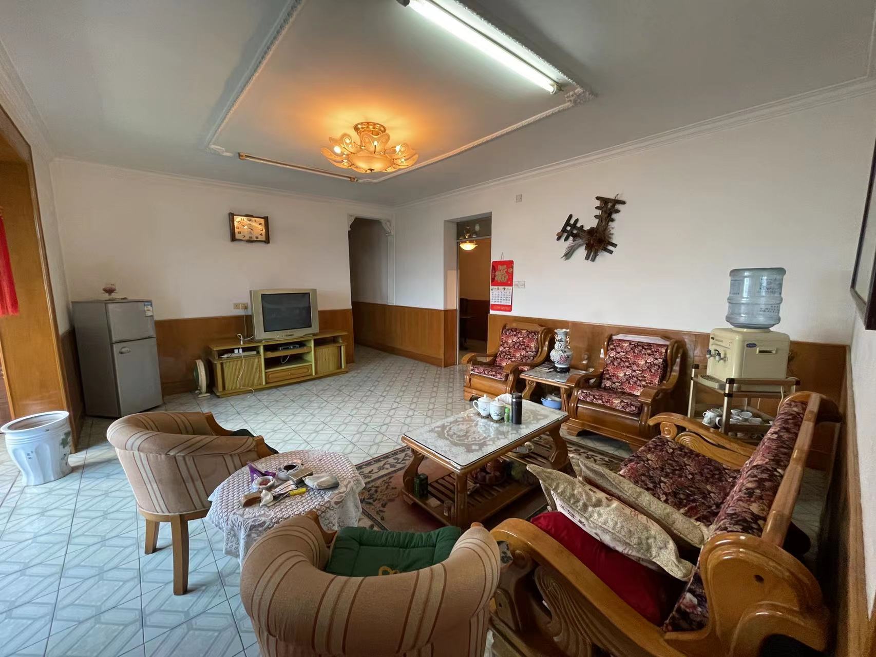 港口街散盘  3室3厅1卫    46.0万 港口街散盘  3室3厅1卫    46.0万客厅