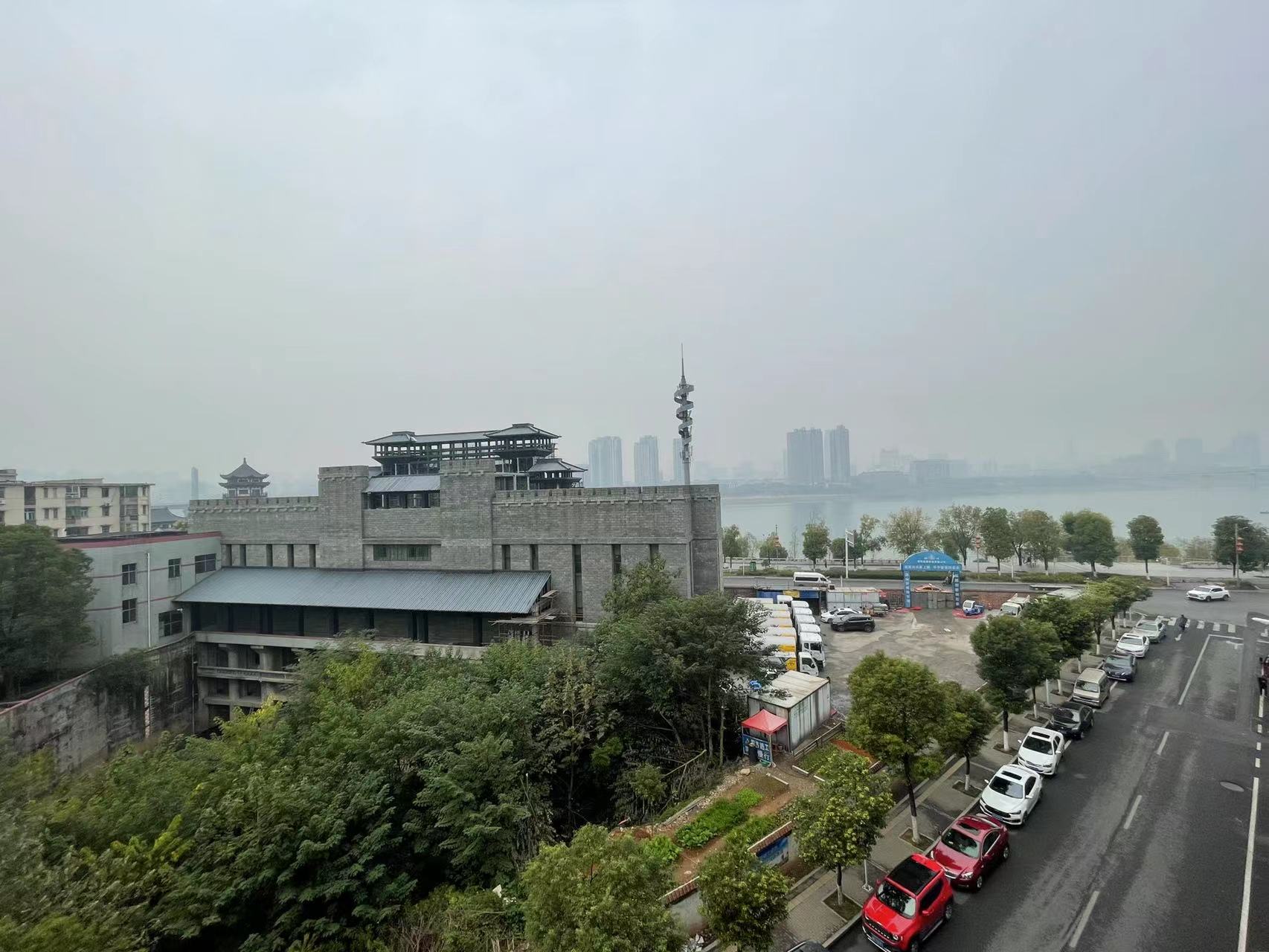 港口街散盘  3室3厅1卫   46.00万客厅