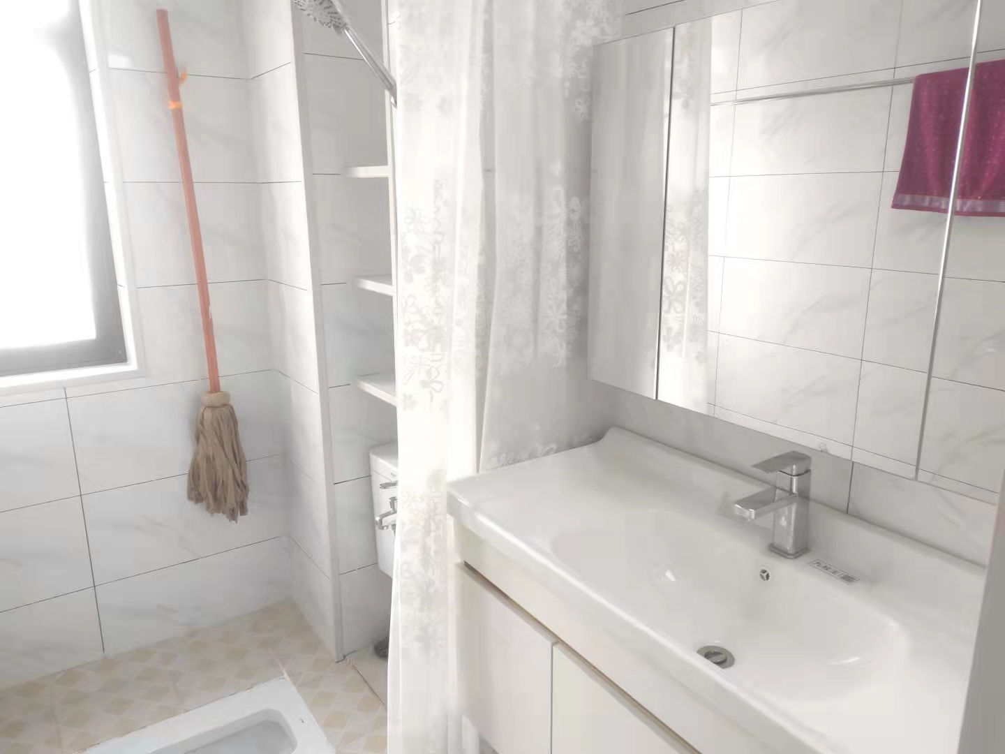 天润广场  1室1厅1卫    1900.0元/月 天润广场  1室1厅1卫    1900.0元/月室内图