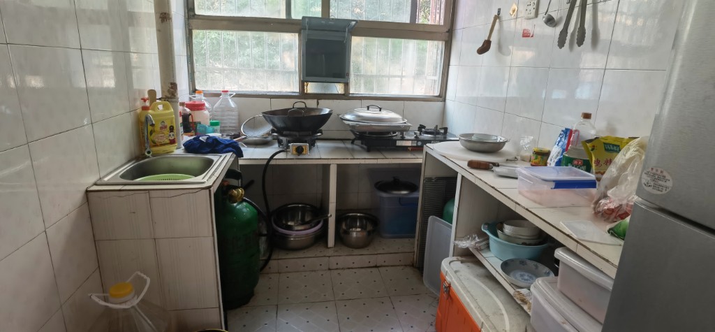 高岭小区  1室1厅1卫    1200.0元/月 高岭小区  1室1厅1卫    1200.0元/月室内图