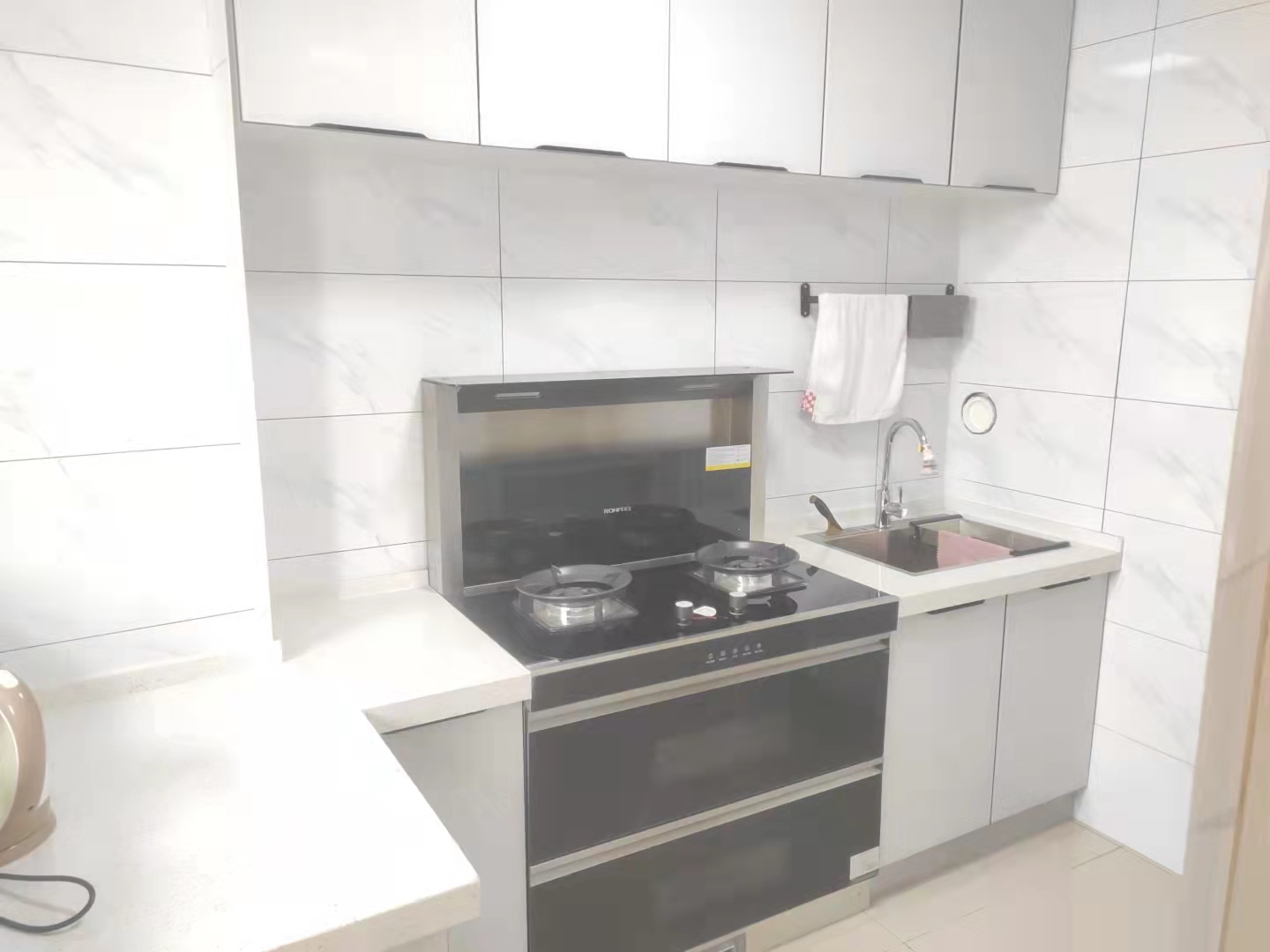 天润广场  1室1厅1卫    1900.0元/月 天润广场  1室1厅1卫    1900.0元/月室内图