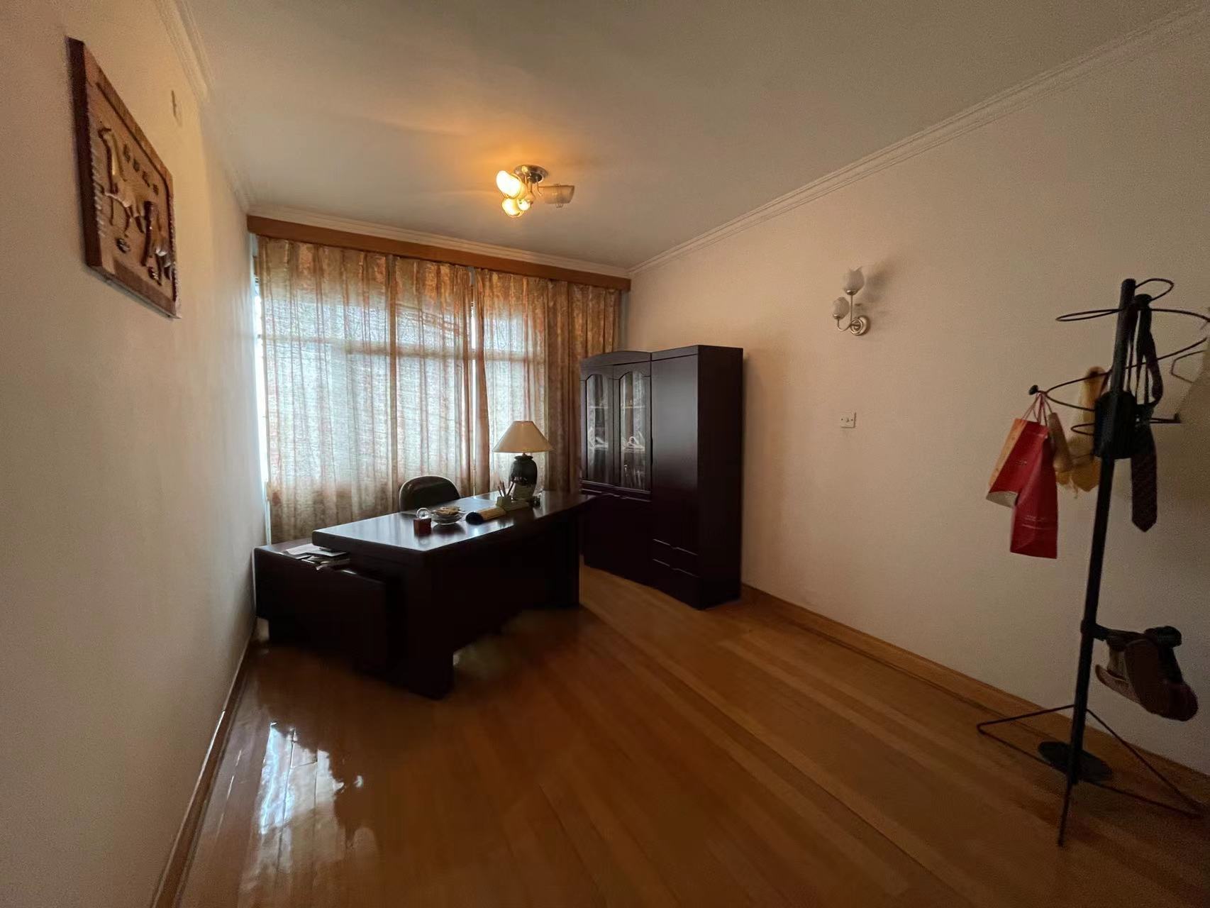 港口街散盘  3室3厅1卫    46.0万 港口街散盘  3室3厅1卫    46.0万客厅