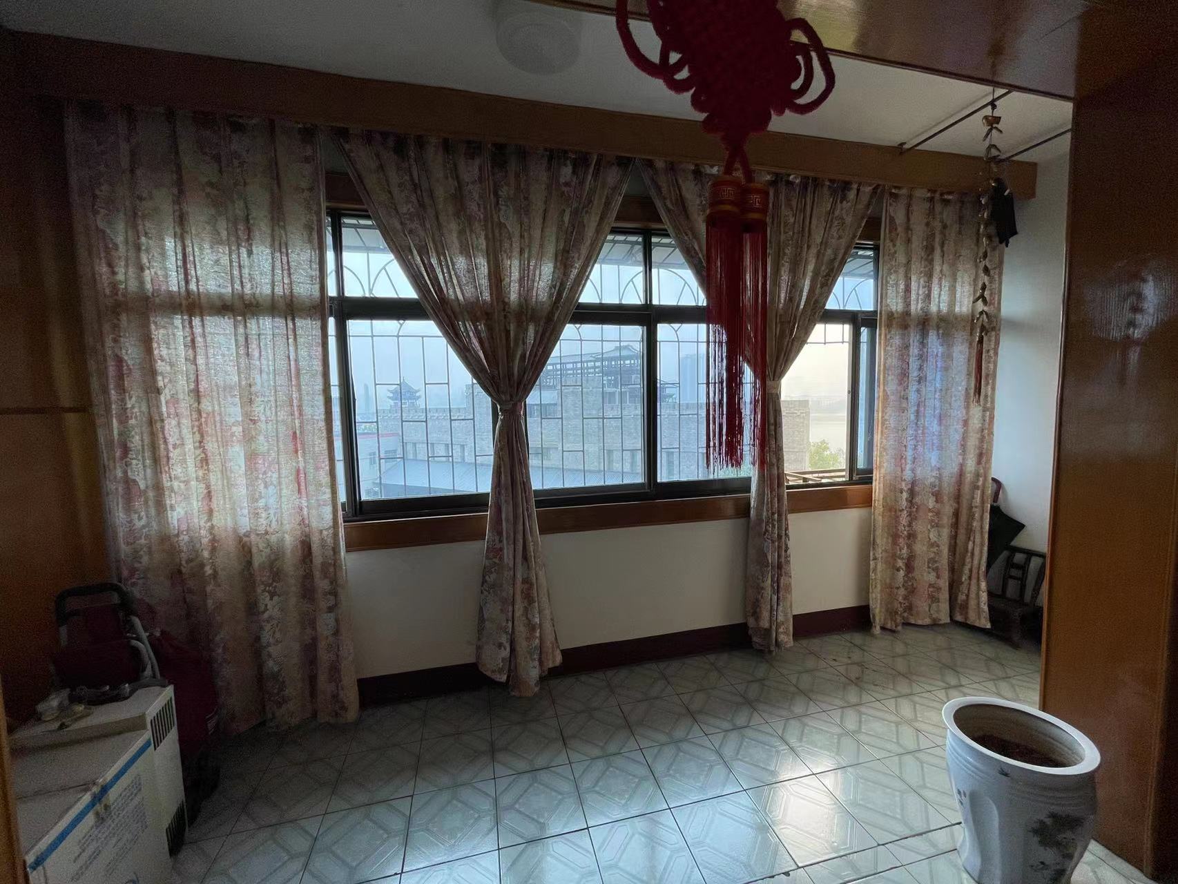 港口街散盘  3室3厅1卫    46.0万 港口街散盘  3室3厅1卫    46.0万客厅